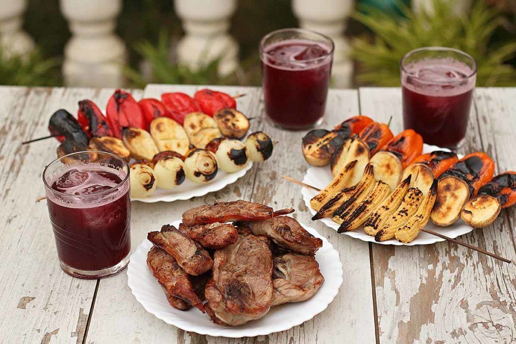 chuletas cordero ternasco aragon con brochetas de verduras